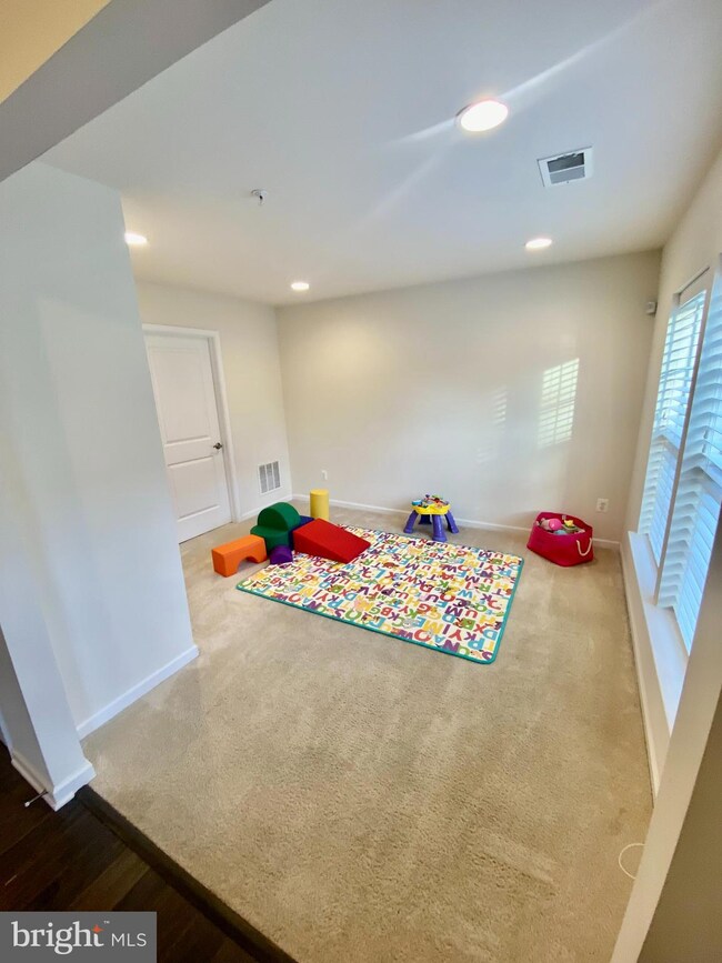 2802 Pinebrook Rd, Landover, MD 20785 - photo 6