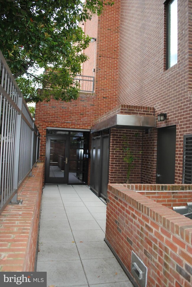 3033 M St NW unit 1, Washington, DC 20007 - photo 7