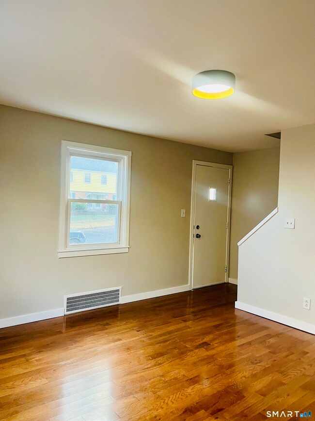 10 Baltic St unit 12, Hartford, CT 06112 - photo 3