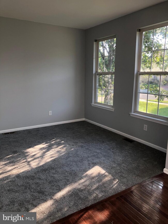 137 Maple Hill Dr, Swedesboro, NJ 08085 - photo 6