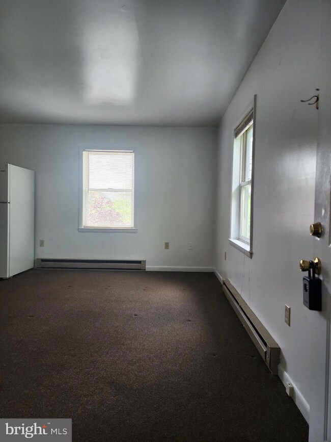 45 N Green St unit 7, Berkeley Springs, WV 25411 - photo 3