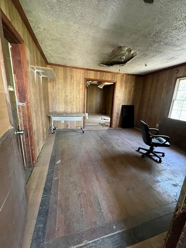 3408 Barrington Dr, Columbus, GA 31904 - photo 2