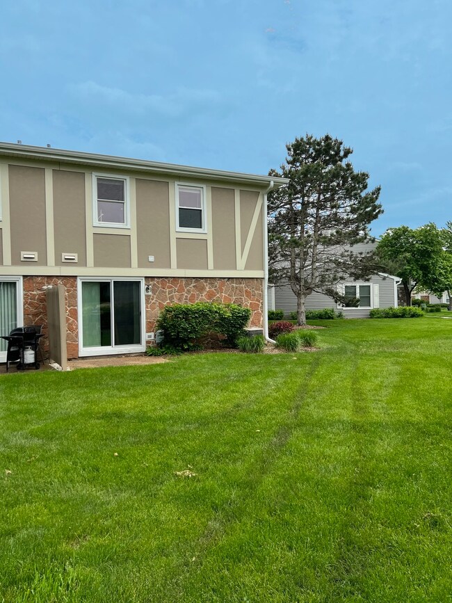 1072 Glouchester Harbor unit 1072, Schaumburg, IL 60193 - photo 3