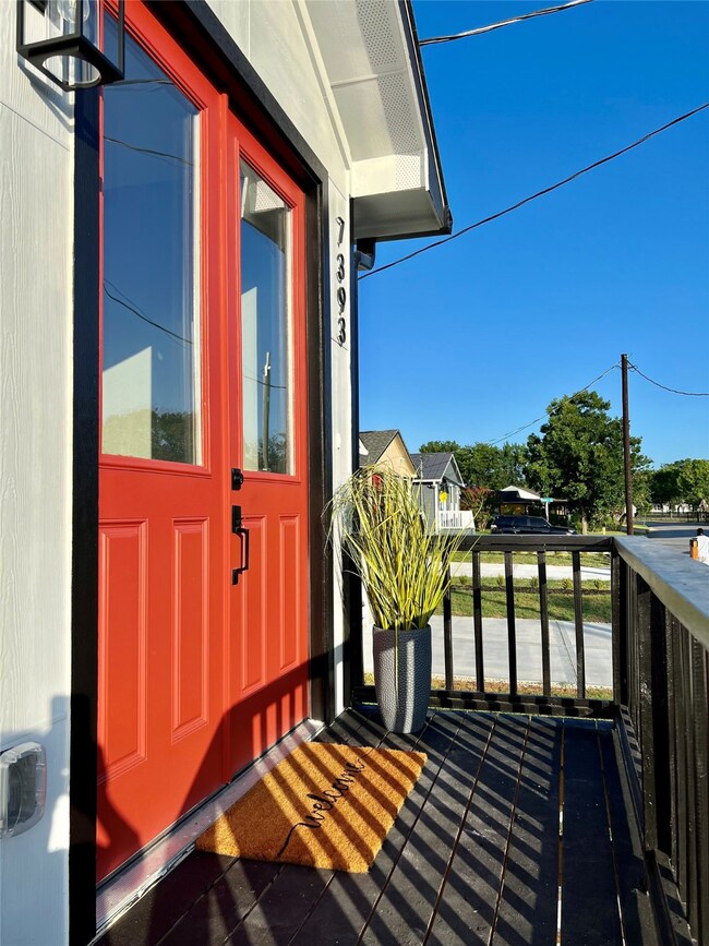 7393 Fairway Dr, Houston, TX 77087 - photo 4