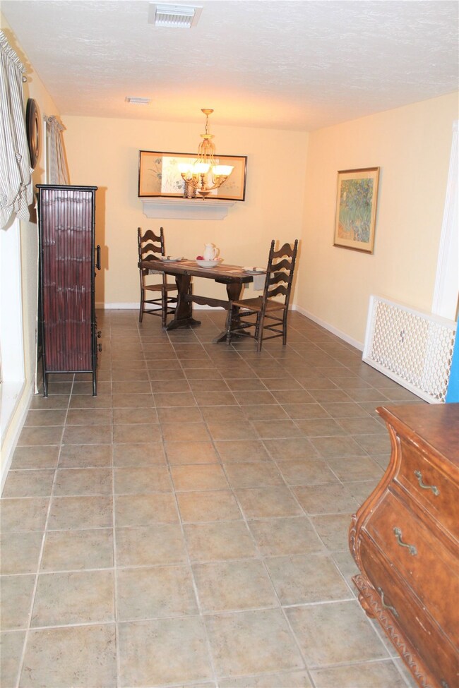 7335 Tall Pines Dr, Houston, TX 77088 - photo 4