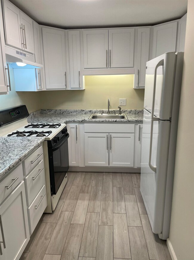 81 Fisherville Rd unit 34, Concord, NH 03303 - photo 3