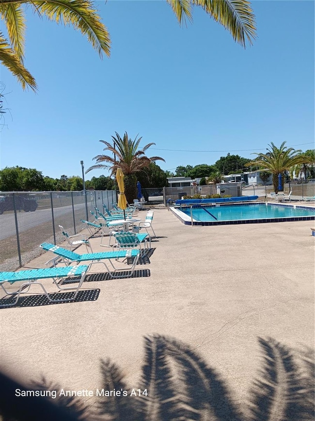 Pool Seating