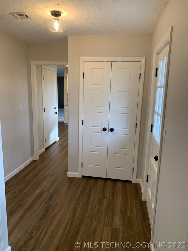 17033 S Creekwood Ct, Claremore, OK 74017 - photo 7