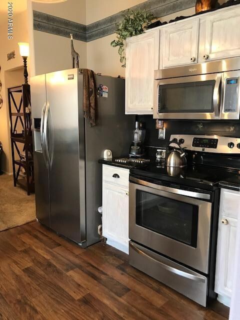 LIGHT BRIGHT KITCHEN