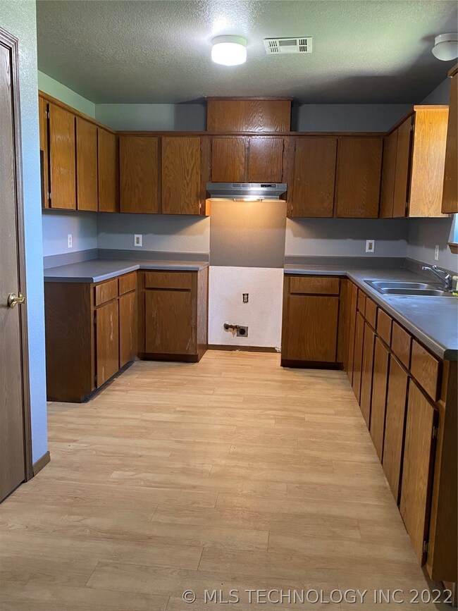 4223 W Twin Oaks Rd, Caney, OK 74533 - photo 4