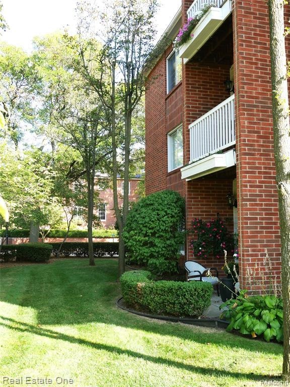 444 Chester St unit 413, Birmingham, MI 48009 - photo 6