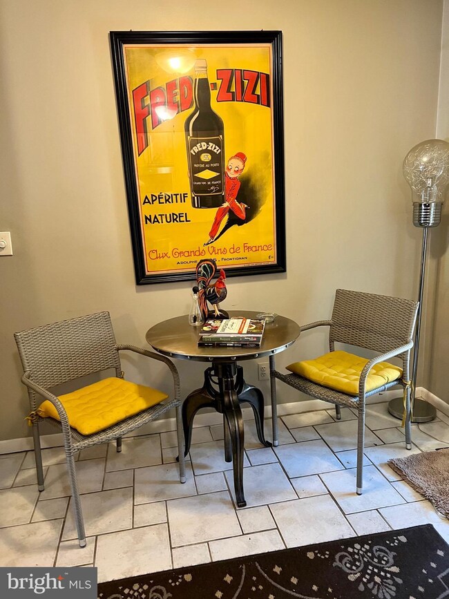 2609 S Walter Reed Dr unit C, Arlington, VA 22206 - photo 2