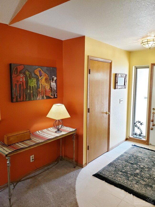 19976 Wagon Tree Ct, Bend, OR 97702 - photo 3