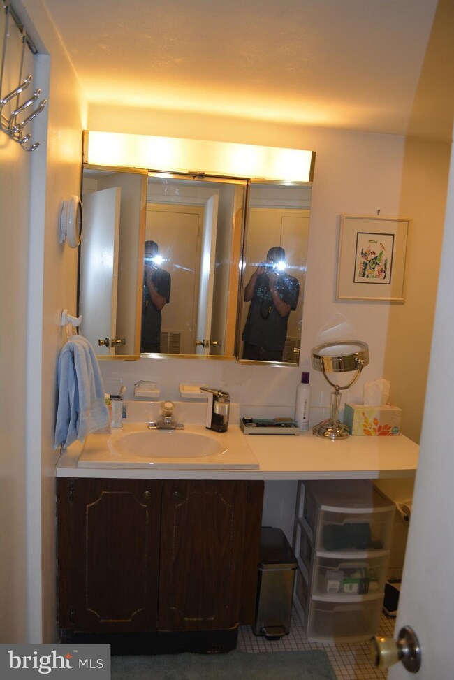 458 Girard St unit 204, Gaithersburg, MD 20877 - photo 3