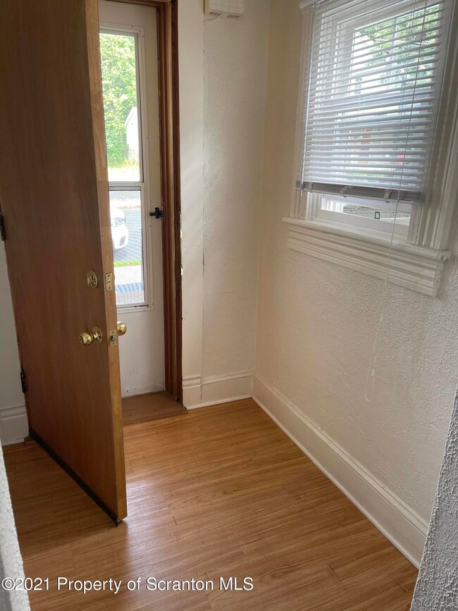 C3A18FF6-E78D-4B9F-8F2C-A4483780188E