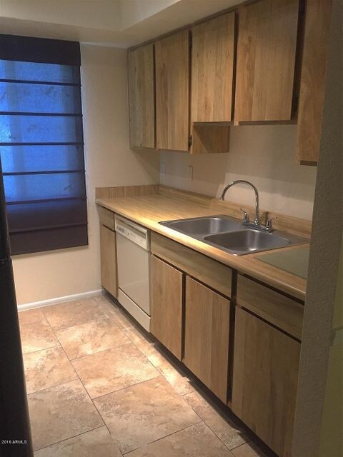05 Kitchen Left