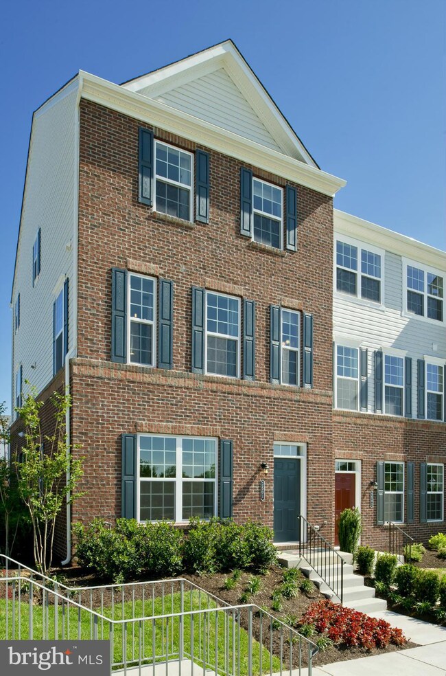 12702 Longford Glen Dr, Germantown, MD 20874 - photo 2