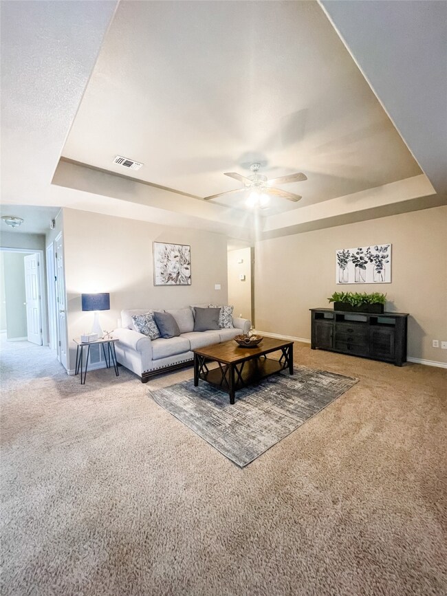 1303 S Howeth St, Gainesville, TX 76240 - photo 2