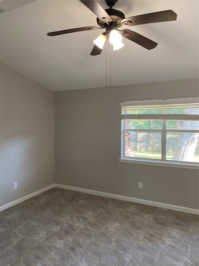 4303 Ravine Dr, Friendswood, TX 77546 - photo 7