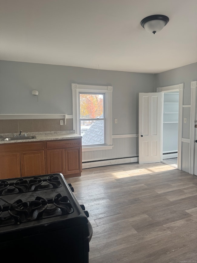 265 Burnside Ave unit 2nd Floor, East Hartford, CT 06108 - photo 4