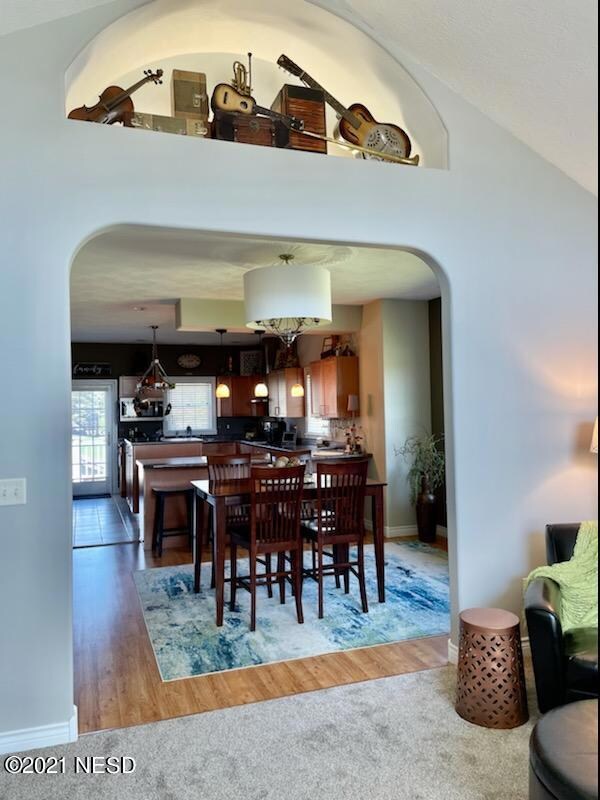 Open concept and niche in LR