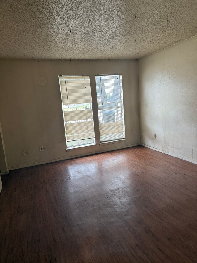 6050 Melody Ln unit 108, Dallas, TX 75231 - photo 7