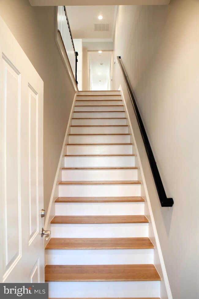 816 8th St NE unit 2, Washington, DC 20002 - photo 2