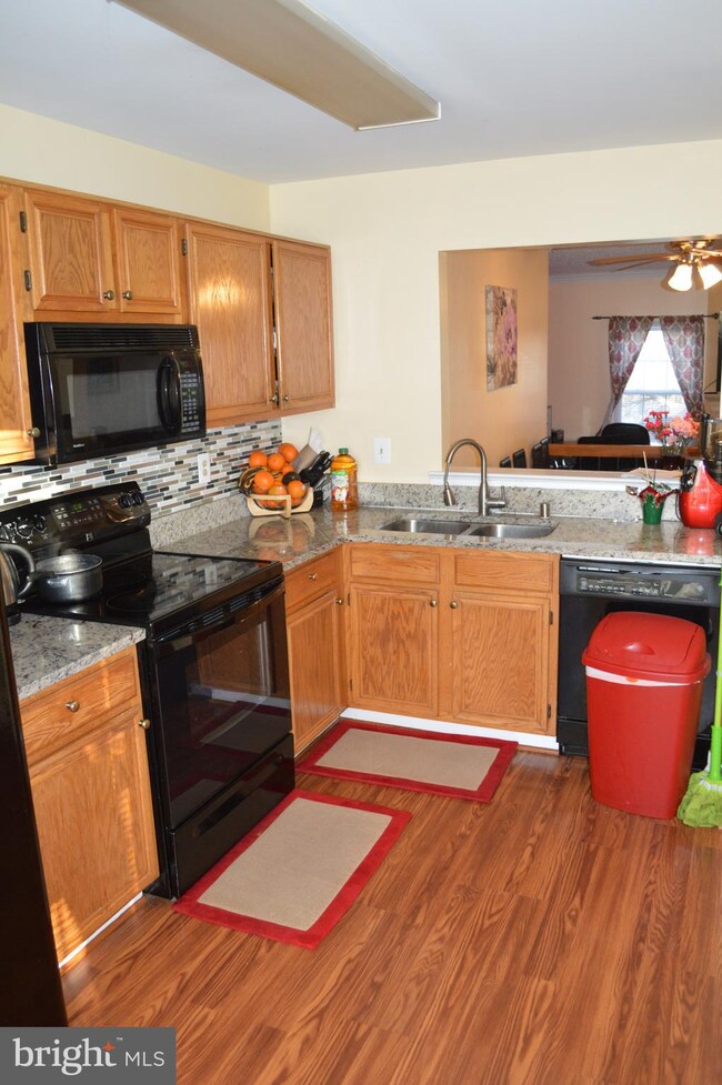 13934 Gunners Place, Centreville, VA 20121 - photo 3