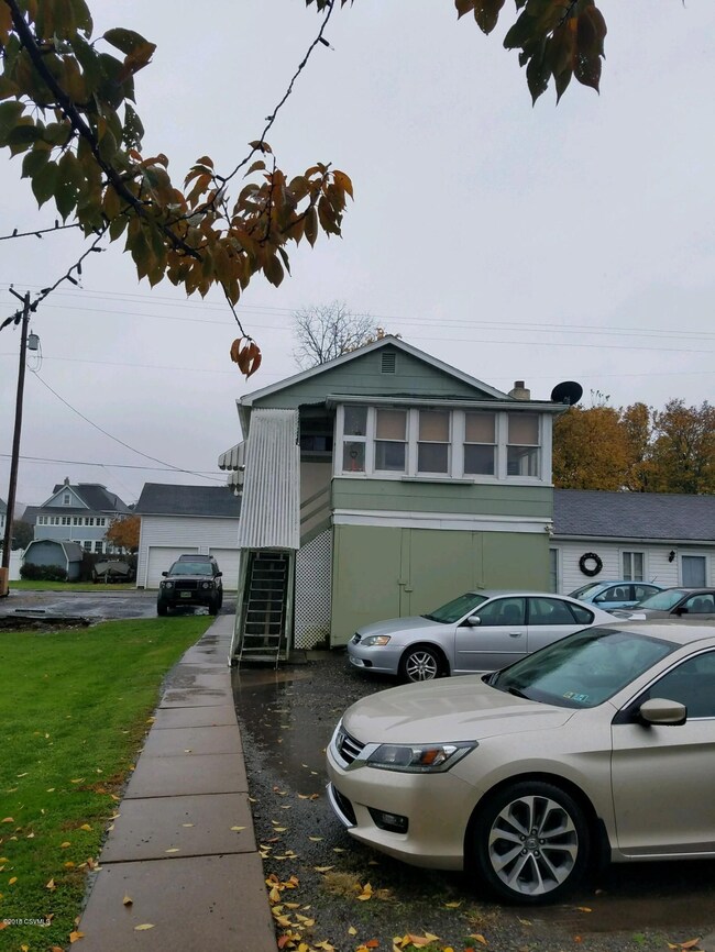 312 W 3rd St, Nescopeck, PA 18635 - photo 3