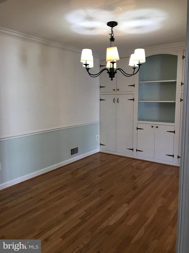 2086 Gillen Ln, Falls Church, VA 22043 - photo 5