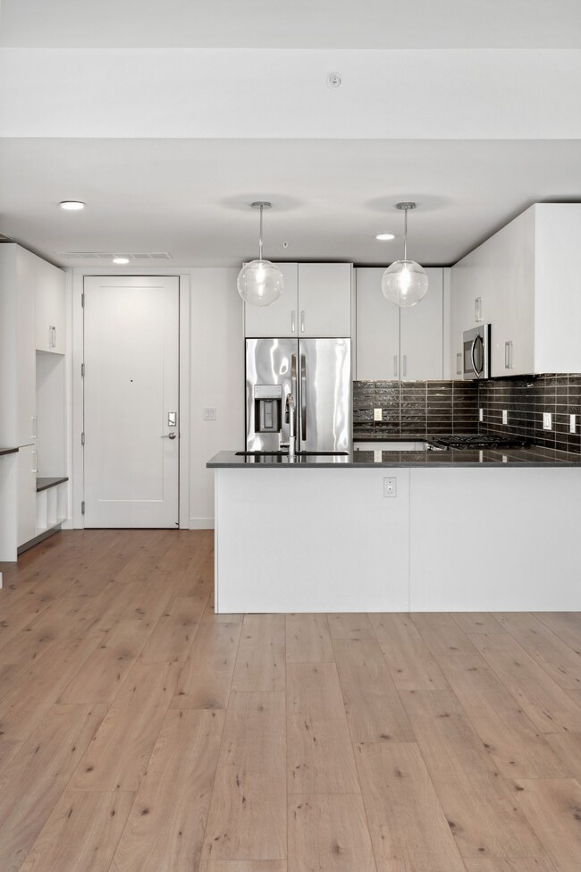 Pullman at Gulch Union unit A7 (O), Nashville, TN 37203 - photo 4