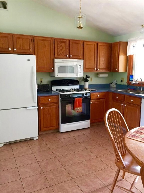 37 Atlantic Ave, West Warwick, RI 02893 - photo 6