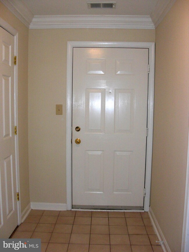 11800 Eton Manor Dr unit 204, Germantown, MD 20876 - photo 3