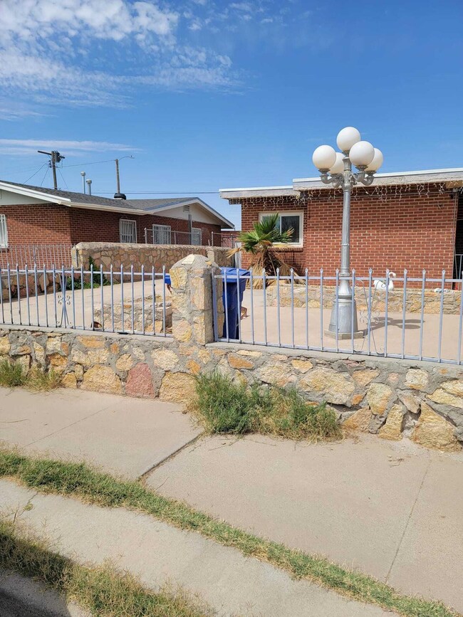 315 Cadwallader Dr, El Paso, TX 79915 - photo 3