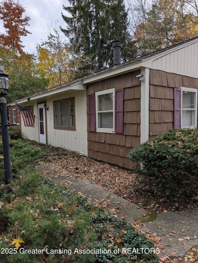 1609 Gilcrest Ave, East Lansing, MI 48823 - photo 2