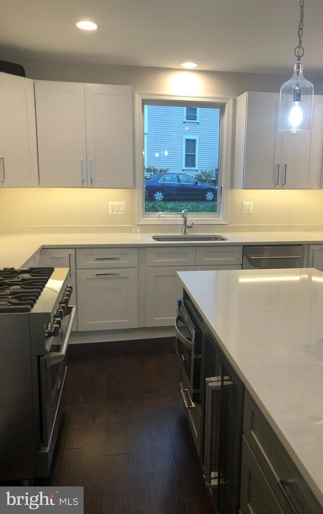 210 S Nursery Ave, Purcellville, VA 20132 - photo 3