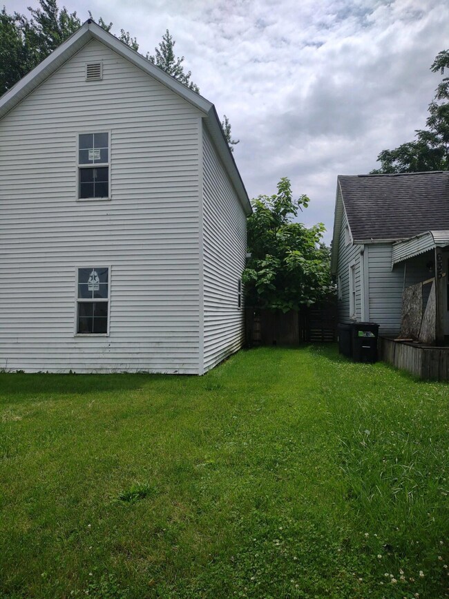 631 Blake Ave, Marion, OH 43302 - photo 2
