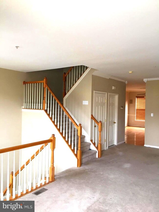 13077 Woodcutter Cir, Germantown, MD 20876 - photo 4