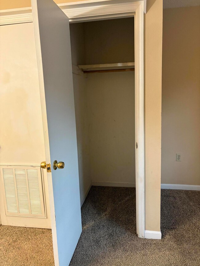 616 Living room storage