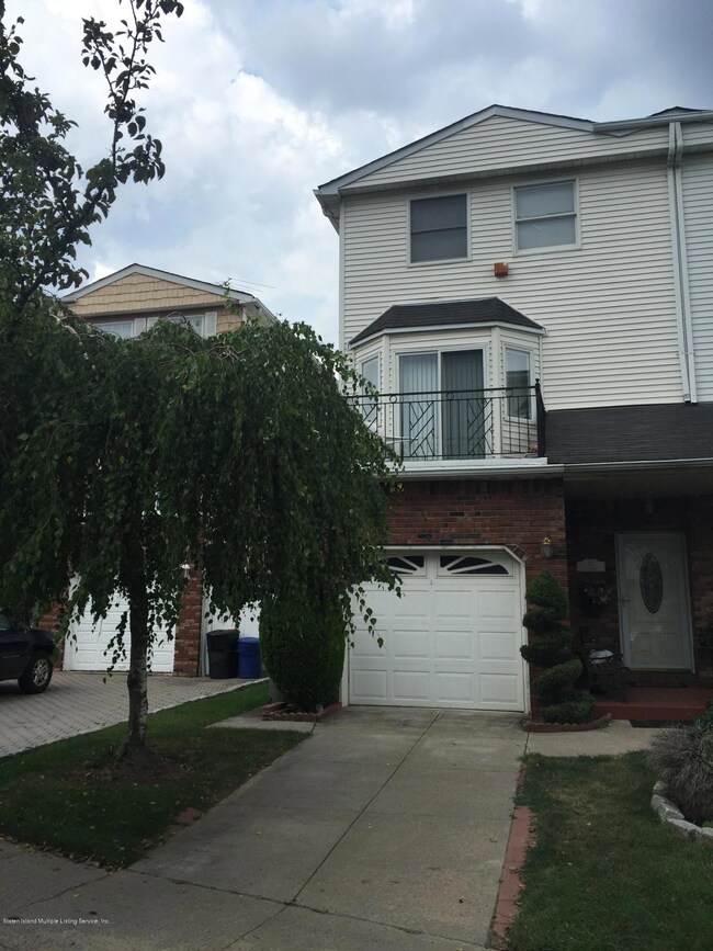 75 Dina Ct, Staten Island, NY 10306 - photo 3