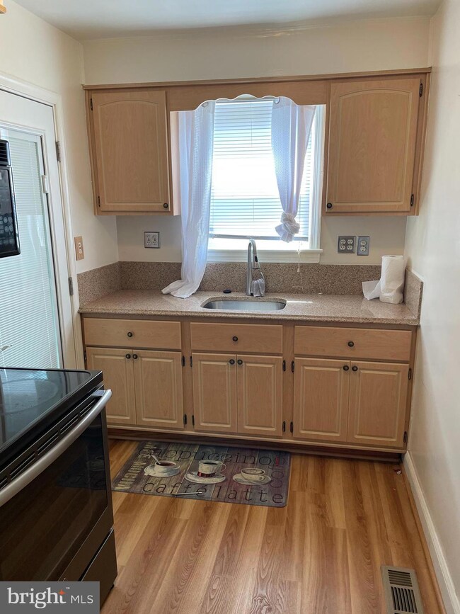 509 E Schuyler Rd, Silver Spring, MD 20901 - photo 5