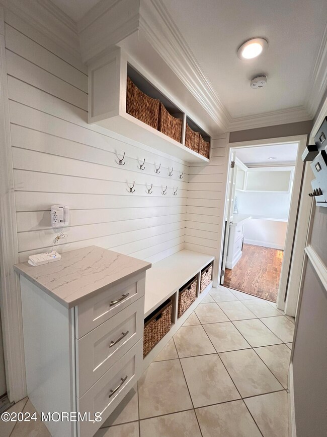 5 Oakcrest Ct, Holmdel, NJ 07733 - photo 2