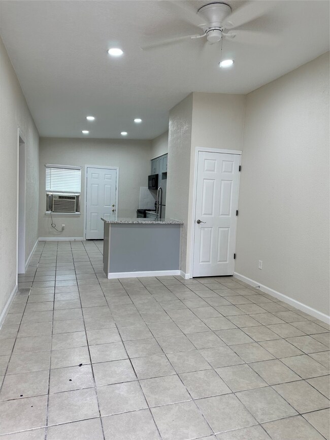 3357 Frick Rd unit 5, Houston, TX 77086 - photo 2