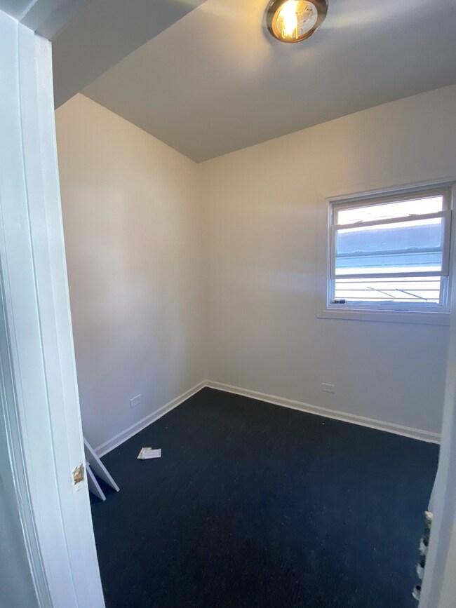 8752 S Saginaw Ave unit 1, Chicago, IL 60617 - photo 3