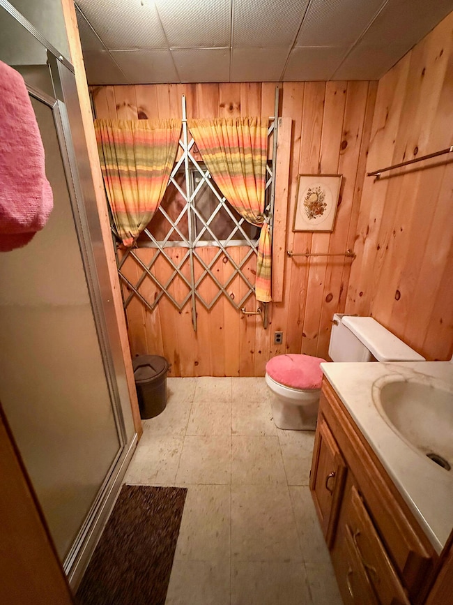 CabinOnGillespie_Bathroom