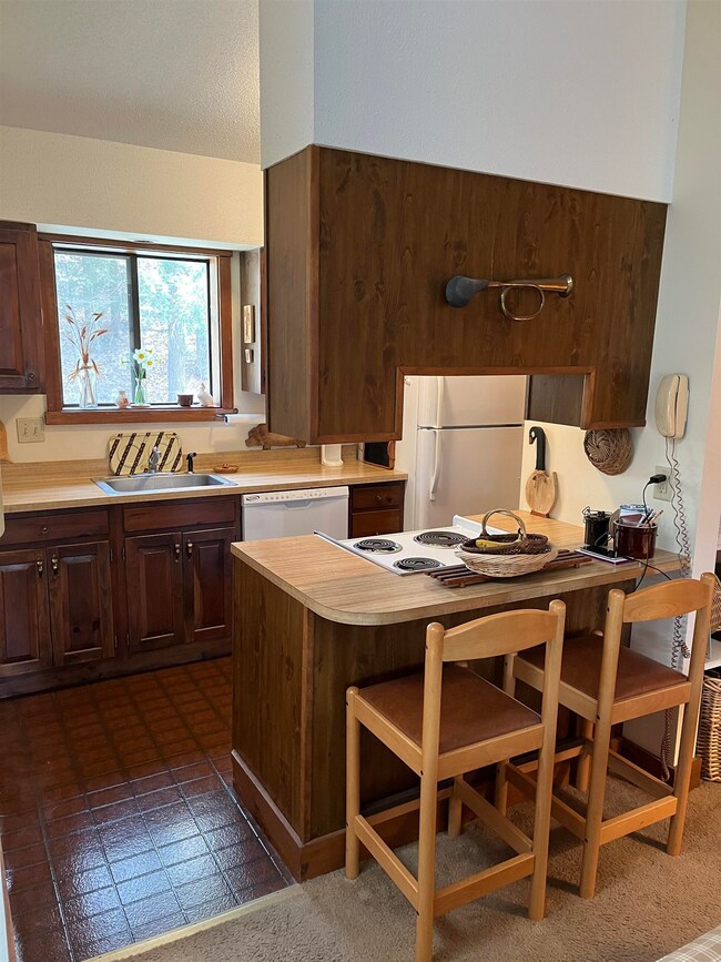 1299 Quechee Main St unit 1B, Hartford, VT 05001 - photo 6