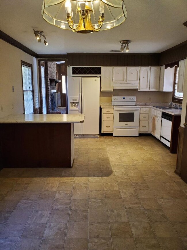 Kitchen and Breakfast Area