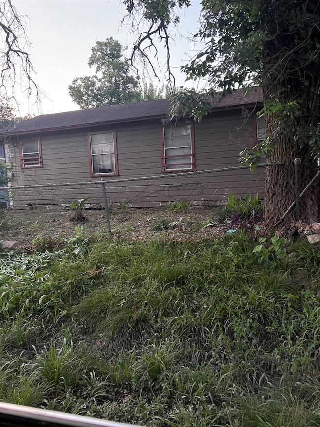 6405 Helmers St, Houston, TX 77022 - photo 2