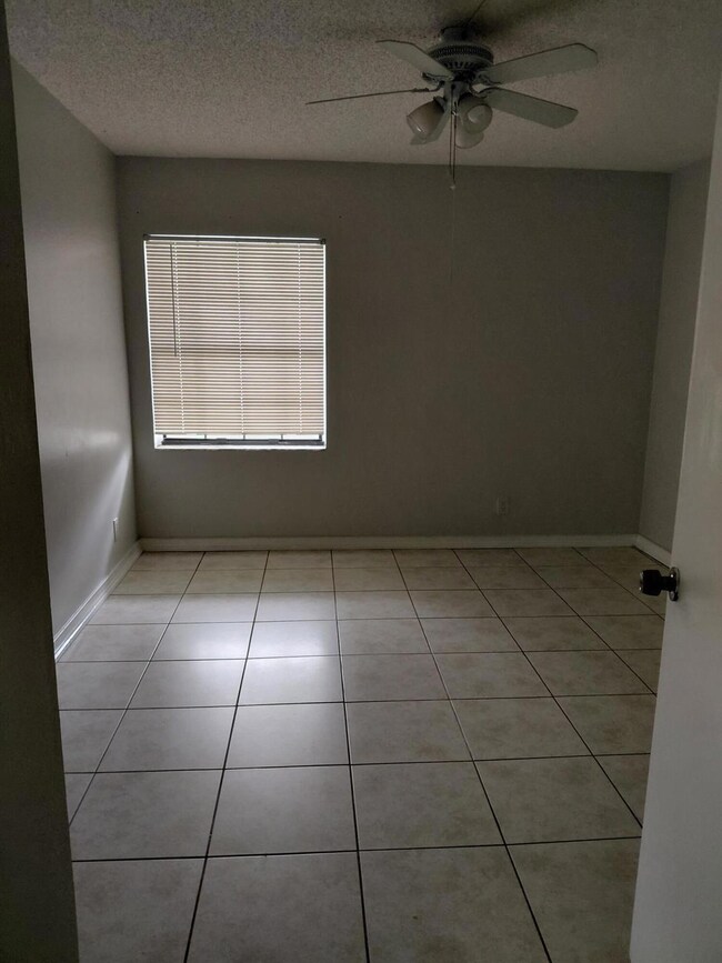 4225 S 57th Ave unit B, Greenacres, FL 33463 - photo 3