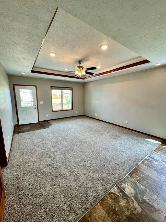 917 W 16th Ave, Mitchell, SD 57301 - photo 3